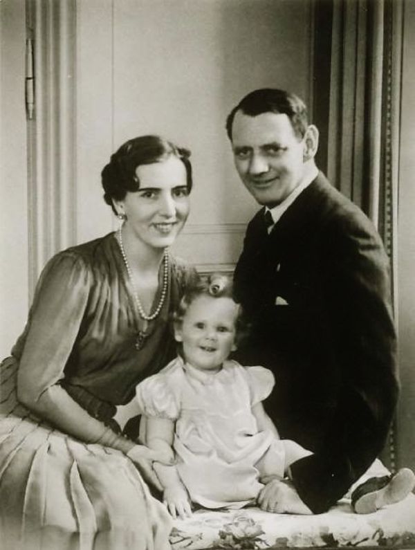 A childhood photo of Margrethe with her parents