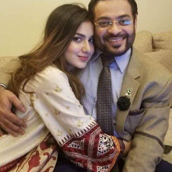  Aamir Liaquat Hussain with his second wife, Syeda Tuba Aamir