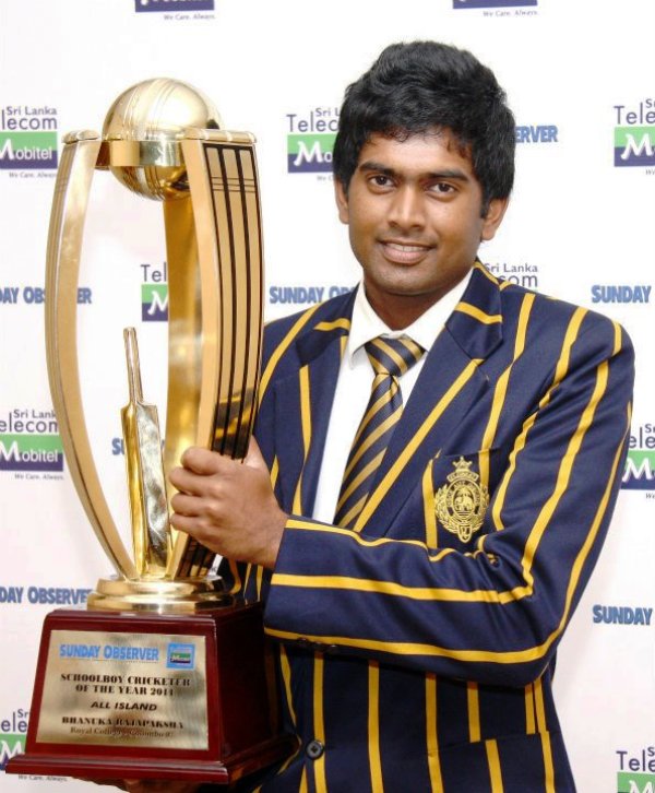 Bhanuka Rajapakse (as a student of Royal College, Colombo) posing with his 'Schoolboy Cricketer of the year' (2011)