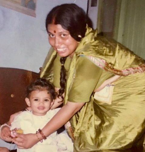 Chetna Pande's childhood picture with her mother