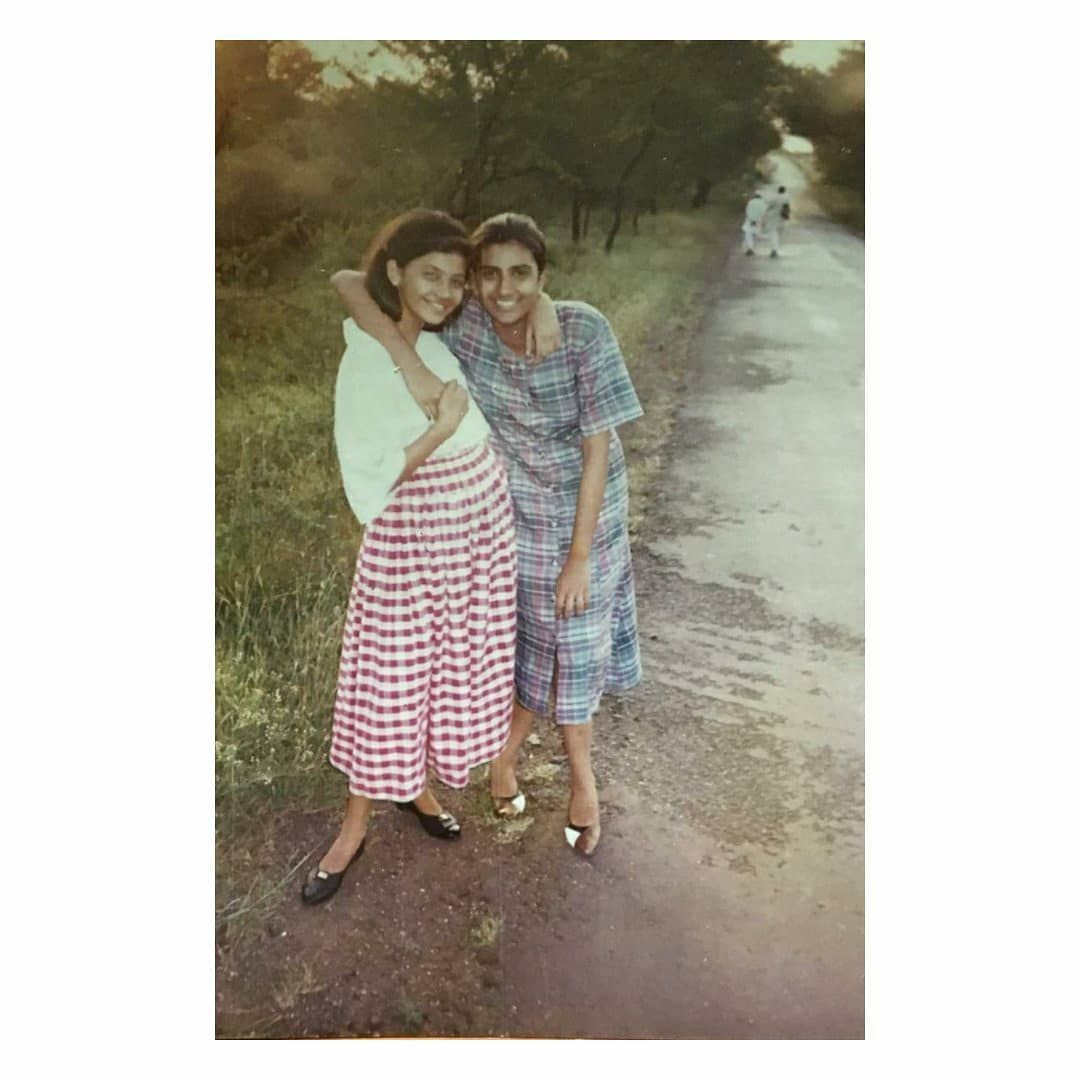 Childhood picture of Daisy Shah with her sister Deepali Shah