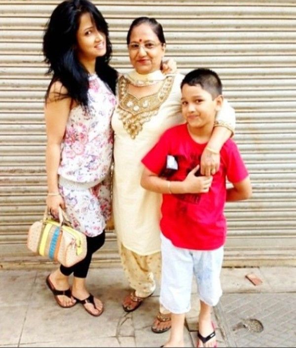 Jass Sodhi with her mother and younger brother