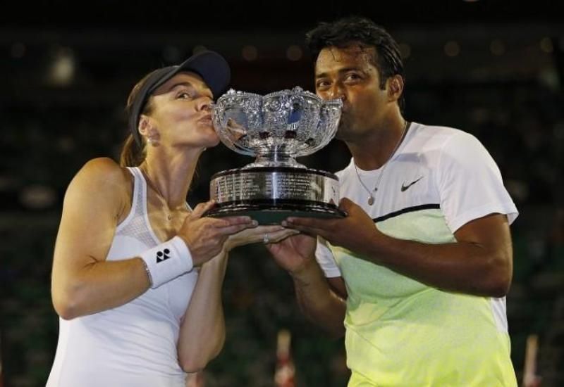 Leander Paes and Martina Hingis in the semi-final of the Australian Open mixed doubles