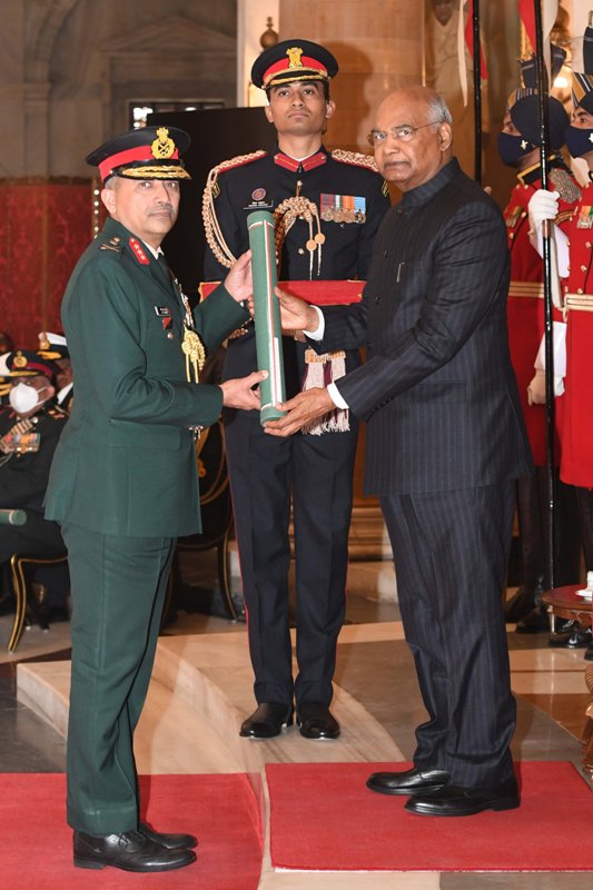Lt Gen BS Raju being presented with the Uttam Yuddh Seva Medal by the President of India