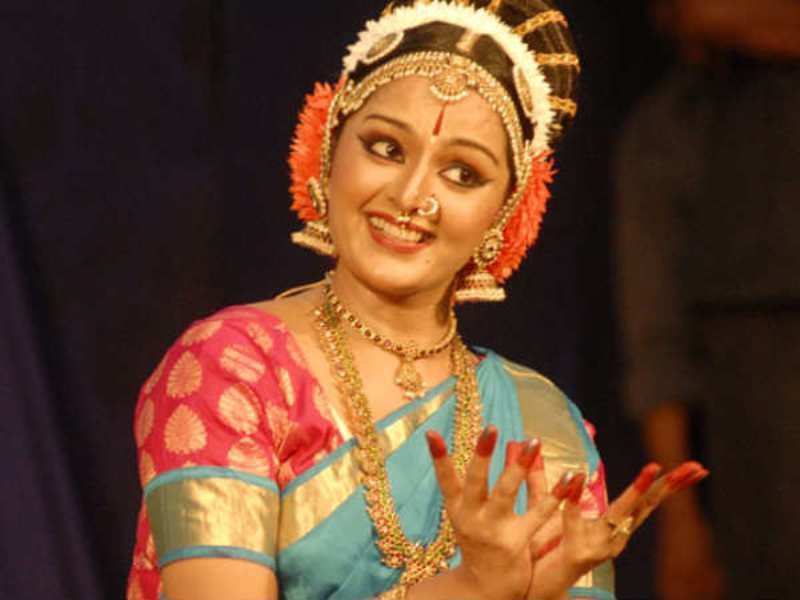 Manju Warrier performing Kuchipudi in the Guruvayur Sree Krishna Temple