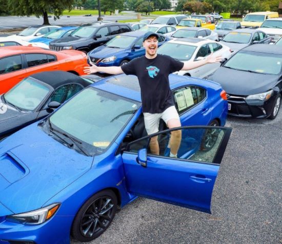 MrBeast gave his channel's 40,000,000th subscriber 40 cars in 2020