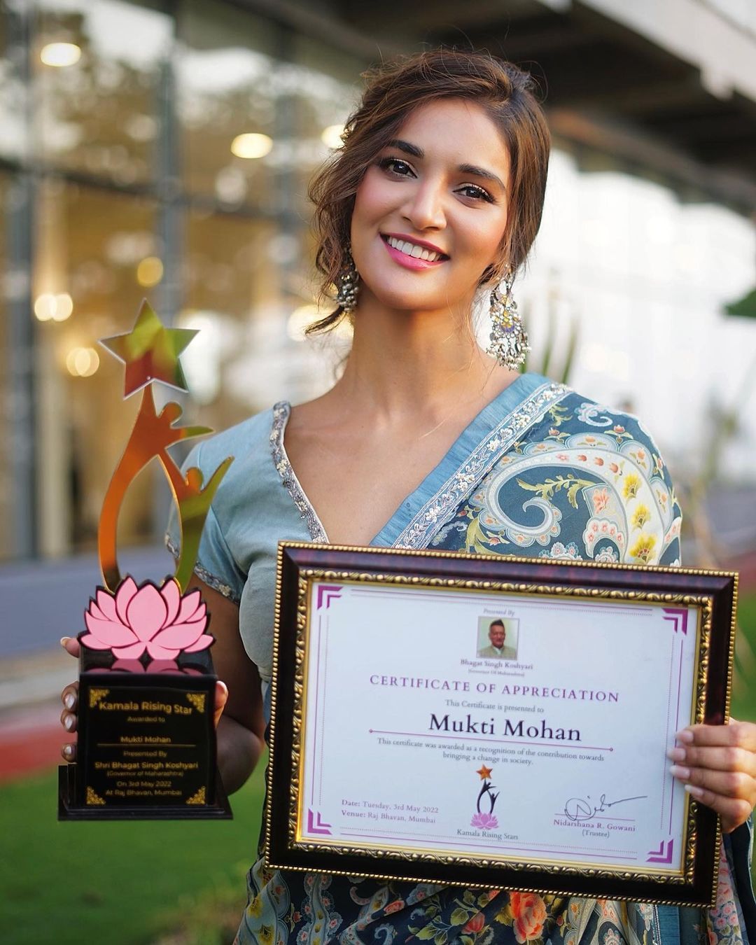 Mukti Mohan with her award