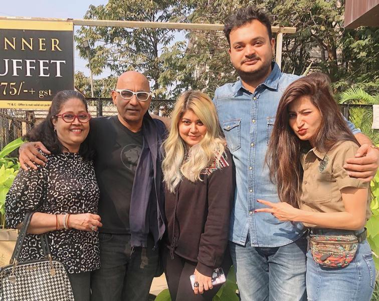Noorin with her parents, sister and bother-in-law, Chintan Shah