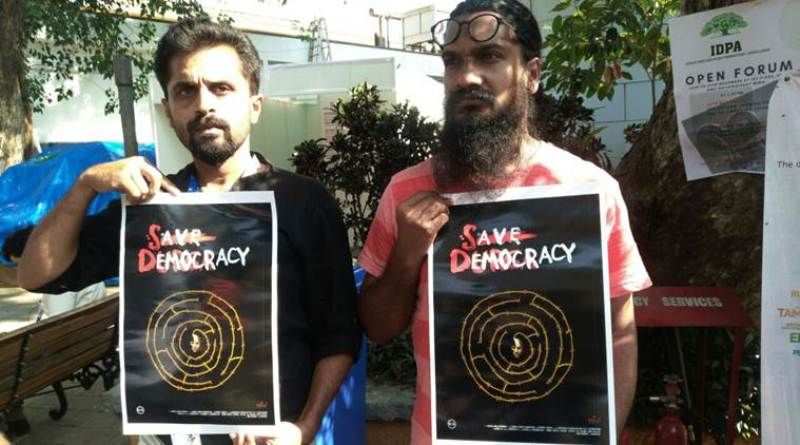 Sanal Kumar Sasidharan protesting against the change of name of his film 'Sexy Durga'