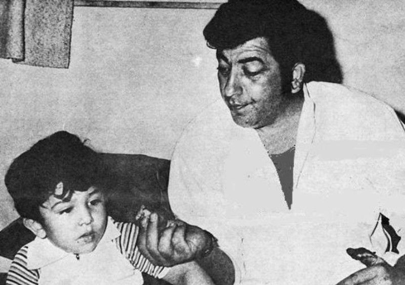 Shadaab Khan's childhood photo with his father, Amjad Khan