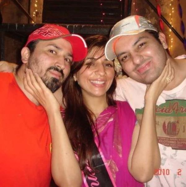 Shadaab with his sister, Ahlam, and brother, Seemaab