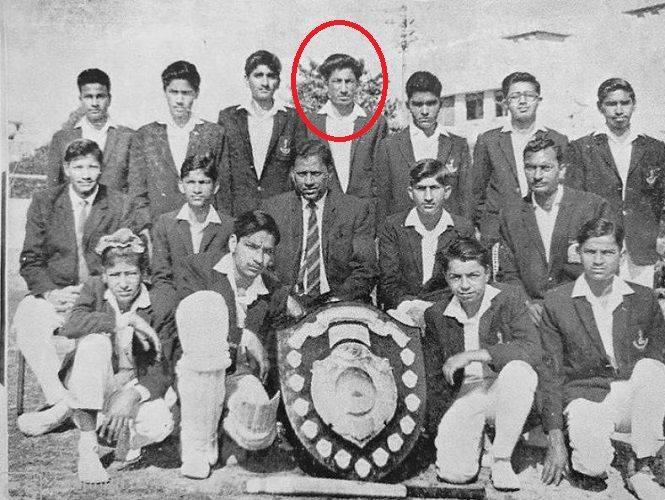 Shakti Kapoor with his school cricket team