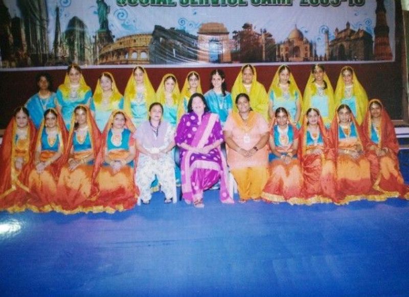 Shivranjani Singh's school group photo