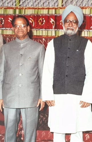 Sukh Ram with Manmohan Singh