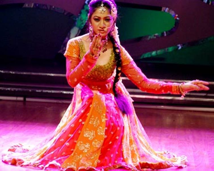 Vrushali performing on the stage of 'Dance India Dance'