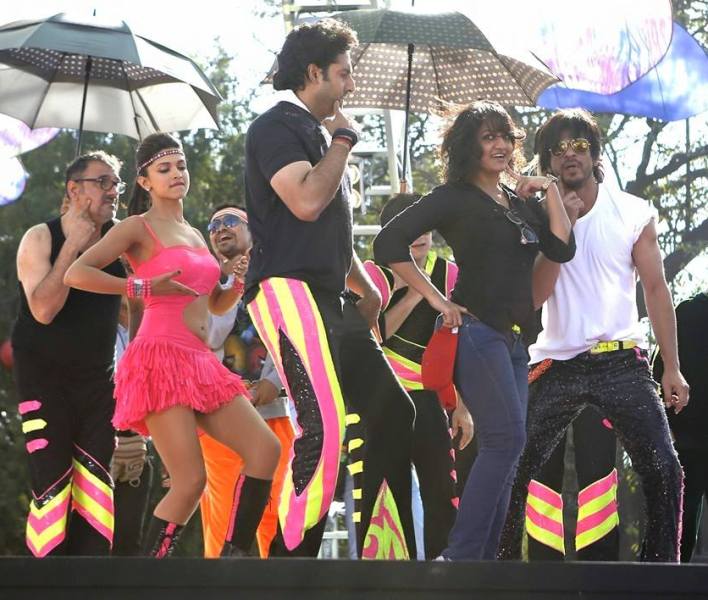 Vrushali teaching the choreography to the cast of the film 'Happy New Year'