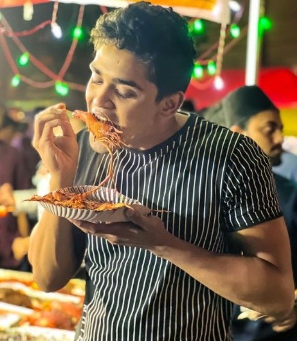Aditya Khurana eating prawns