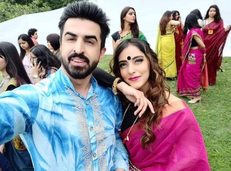 Ajmal Haqiqi taking a picture with an Indian model