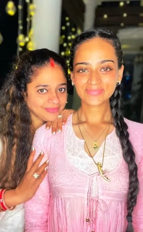Ishita Shukla with her mother, Preeti Kishan