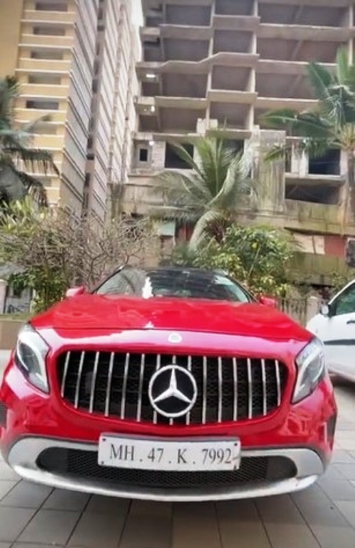The red-coloured Mercedes-Benz SUV owned by Ishita Shukla