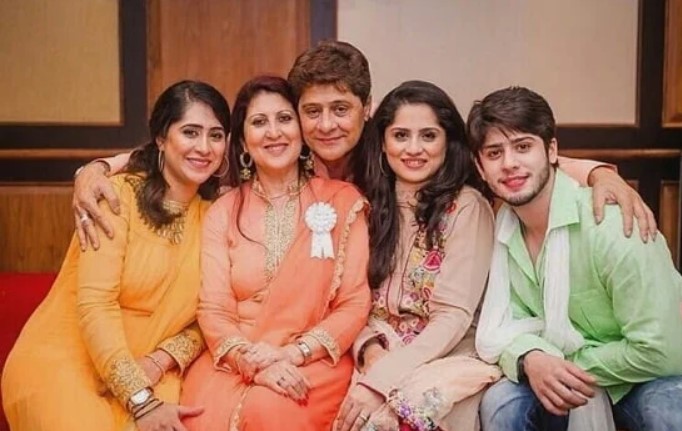 Jibraan Khan (extrme right) with his parents and two sisters
