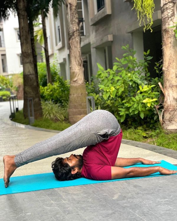 Kathir is seen practising Yoga