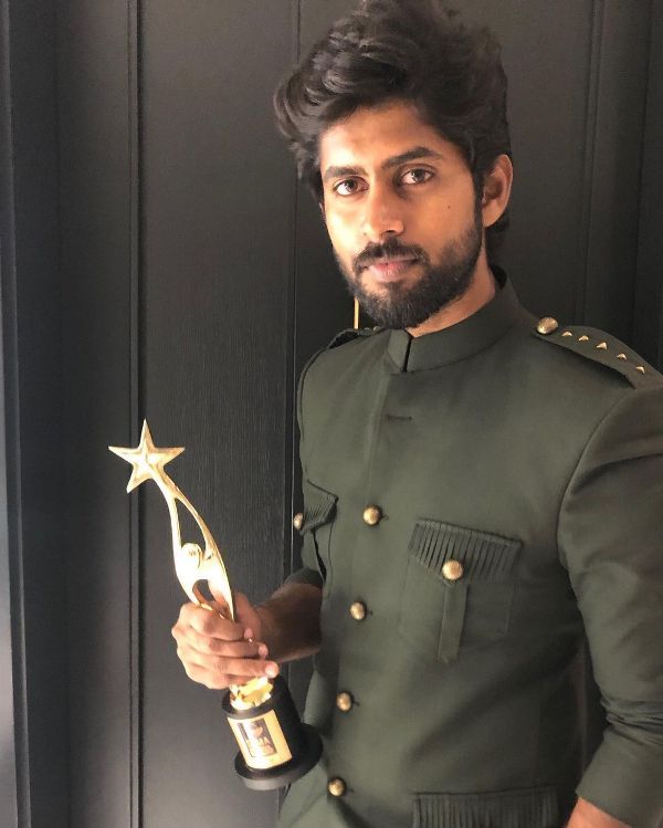 Kathir with his award at the 8th South Indian International Movie Awards
