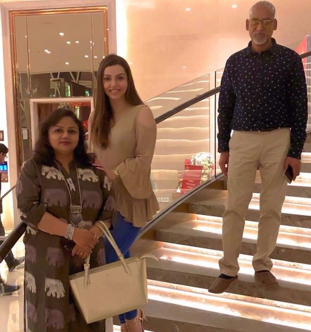 Kyra Dutt with her parents