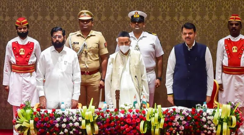Maharashtra Governor (centre), CM Eknath Shinde (left) and Deputy CM Devendra Fadnavis (right) stand in attention as the nation anthem plays in the background at Raj Bhavan on 30 June 2022