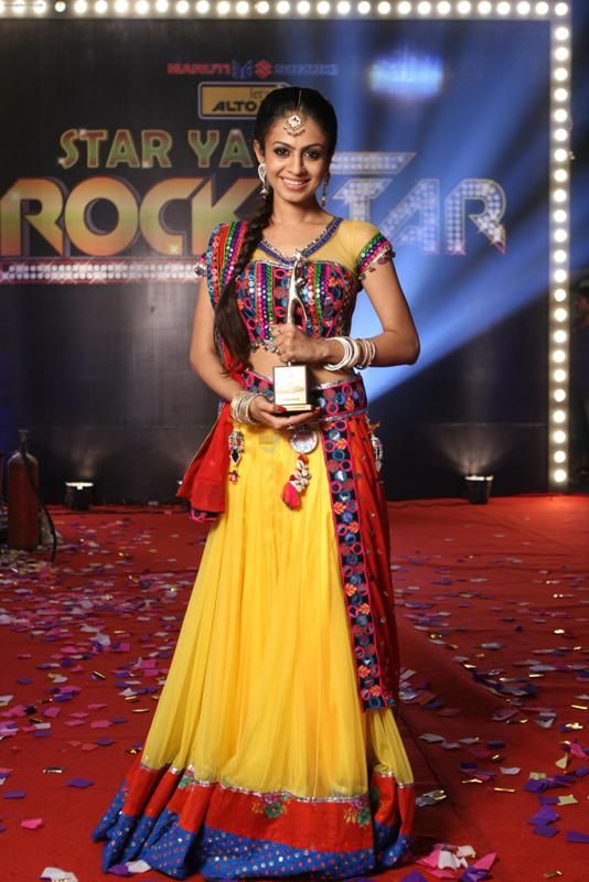 Manasi Parekh with her award for winning the singing reality show 'Star Ya Rockstar'