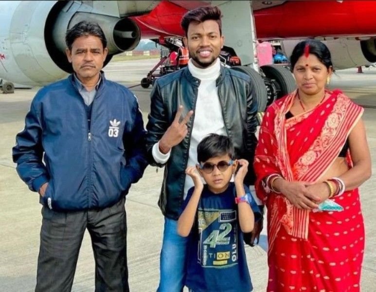 Manoj Dey with his family
