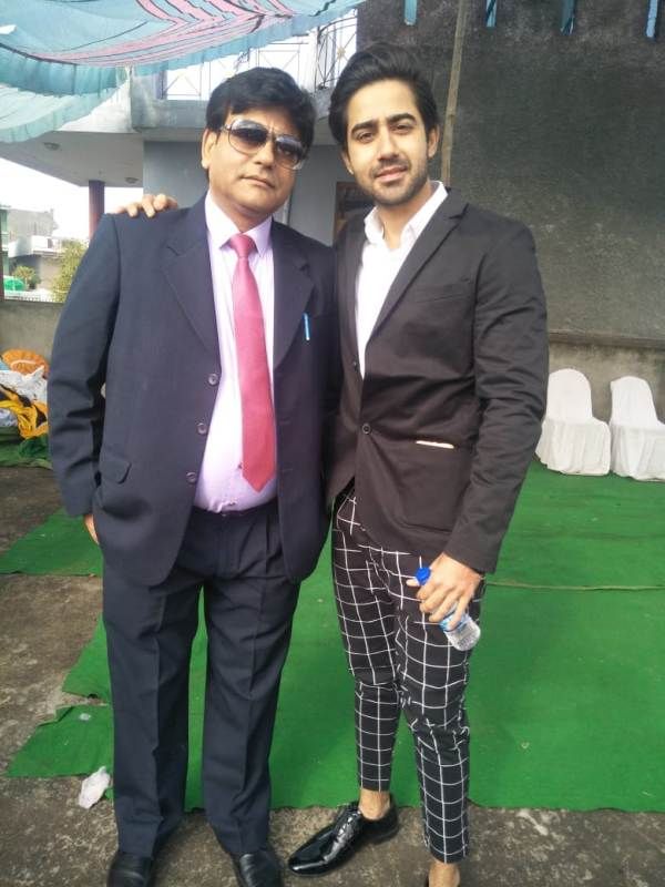 Naveen Pandit with his father, Mahraj Krishan Pandit