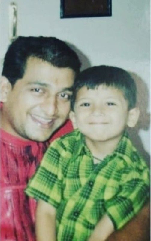  Prasad Oak's young age picture with his son 