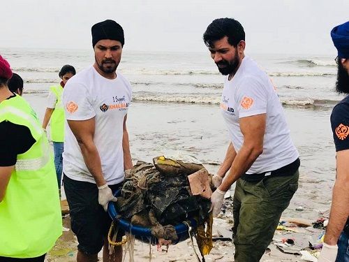 Randeep Hooda cleaning a beach