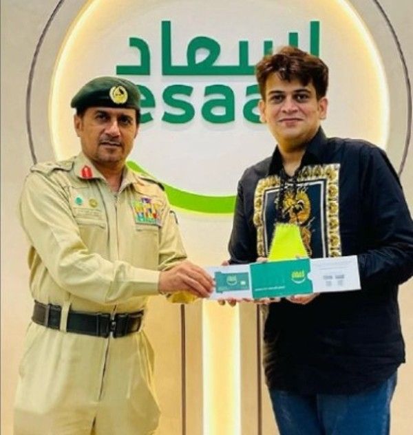 Rrahul Narain Kanal's receives Essad card by Dubai police 