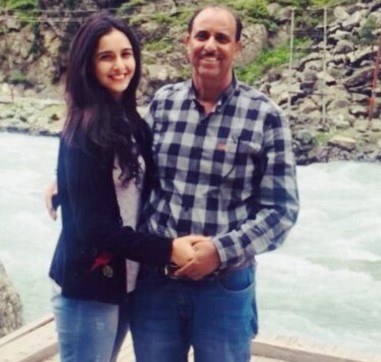 Sadiaa Khateeb with her father
