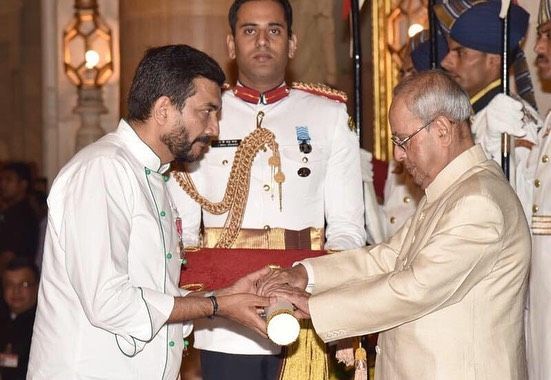 Sanjeev Kapoor being awarded with Padma Shree by honorable President, Pranab Mukherjee