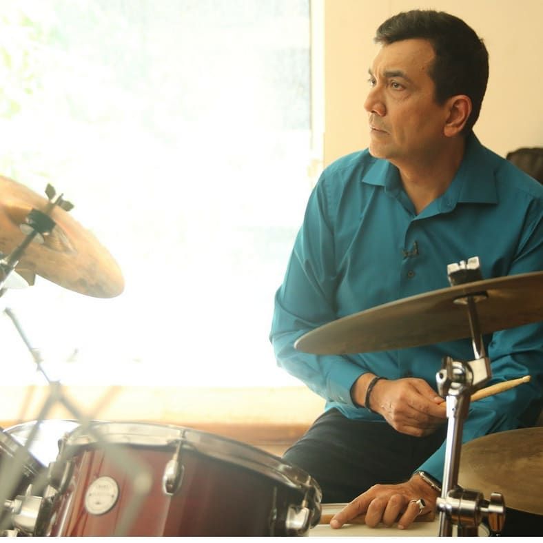 Sanjeev Kapoor is seen playing the drums