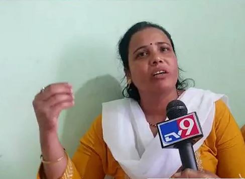 Santosh Jadhav's mother