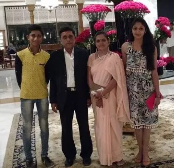 Smrithi Srikanth with her parents and brother