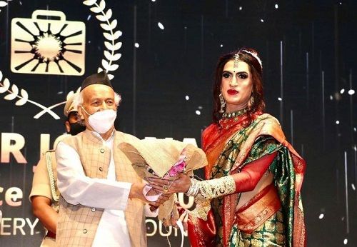 Sushant Divgikar being felicitated at an event