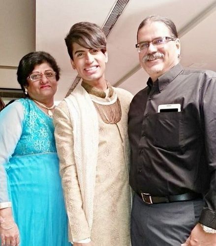 Sushant Divgikar with his parents