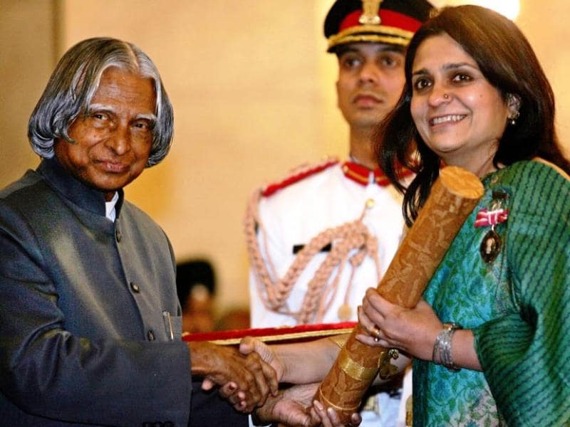 Teesta Setalvad receiving Padma Shri from the ex-President late APJ Abdul Kalam