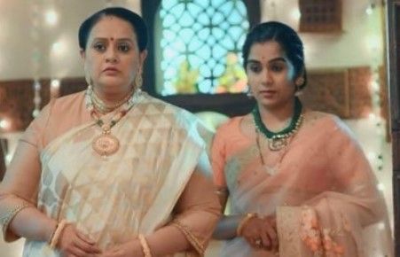 Vandana Vithlani in the serial Pandya Store (2021)