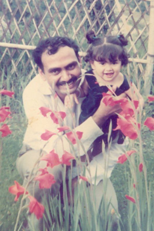 Manjari Fadnis with her father (Bharat Kumar Fadnis) in her Childhood picture picture