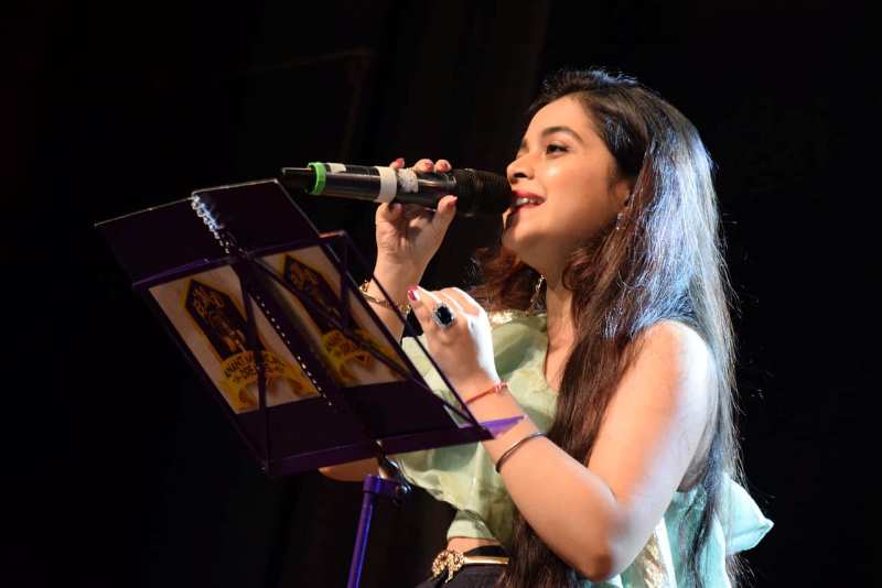 Anushka Banerjee's live concert at Shree Shanmukhananda Auditorium in Mumbai