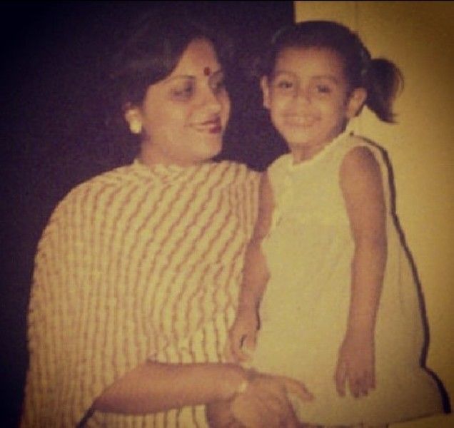Ashita Dhawan childhood's photo with her mother