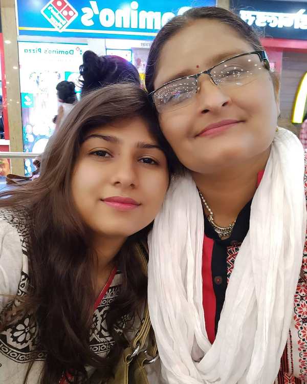 Chandni Mimic with her mother