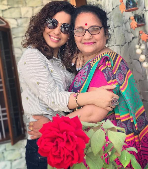 Chitrashi Rawat with her mother