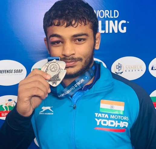 Deepak Punia posing with his silver medal after winning the World Championships
